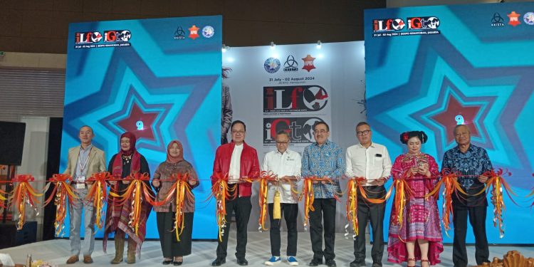 Menteri Perdagangan, Ketua Umum Aprisindo & CEO PT. Kristamedia Buka Pameran Indo Leather & Footwear (ILF) 2024
