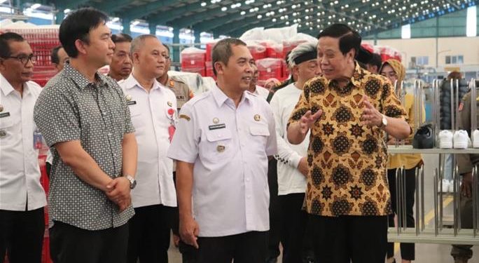 PJ. Bupati Madiun Beri Pesan Penting Untuk Peserta Pelatihan Pembuatan Sepatu