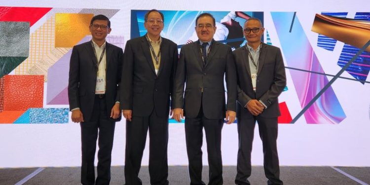 Ketua Dewan Pembina APRISINDO Hadiri Pameran APLF Leather, Materials & Fashion Access 2026 di Hong Kong