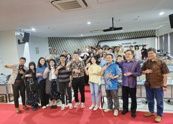 Desainer Muda Indonesia Unjuk Kreativitas pada Lomba Desain Alas Kaki APRISINDO Jawa Timur